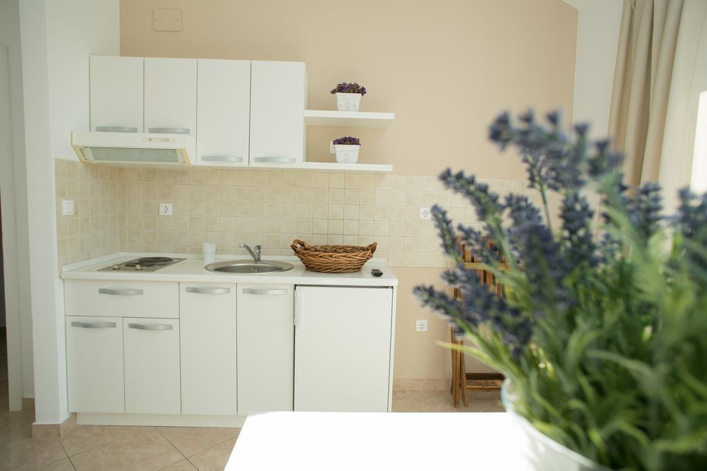 Apartments Rina Novalja Exterior photo